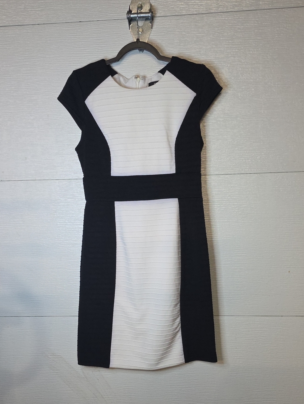 R&K Black and White Colorblock Cap Sleeve Sheath Dress